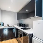 2Br Central Leeds Apartment, 2 Mins To Train Station *