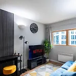 2Br Central Leeds Apartment, 2 Mins To Train Station *