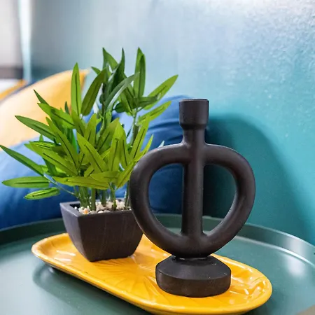 Modern Train Station 2 Bed 公寓