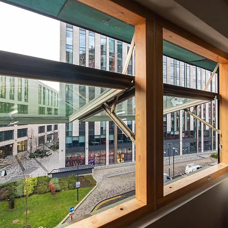 Apartment Modern 2 Bed Near Station Sleeps 5