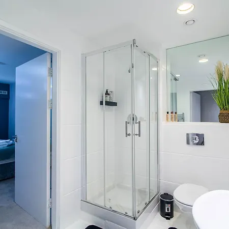 Apartment Modern 2 Bed Near Station Sleeps 5