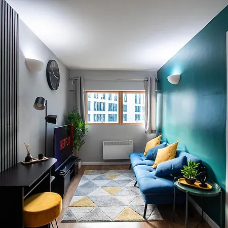 Modern Train Station 2 Bed Apartamento *