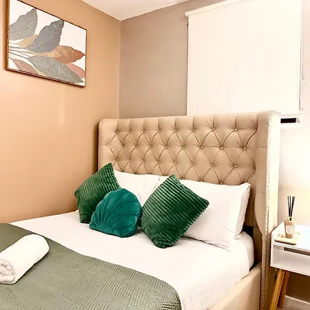 Modern 2 Bed Near Station Sleeps 5 Apartment Leeds (West Yorkshire)