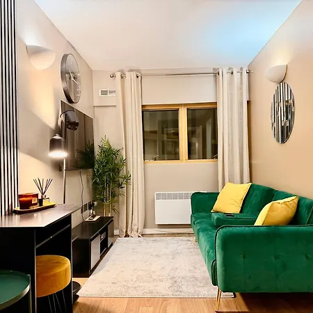 Modern Train Station 2 Bed * ليدز