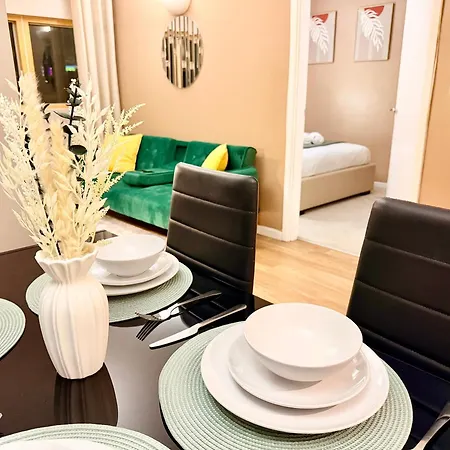 Apartment Modern 2 Bed Near Station Sleeps 5 *