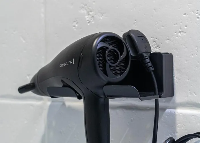 2-bed Cental 2 Min To Train Station 아파트 리즈