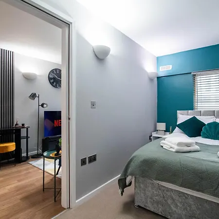 2 Bed Leeds Train Station View * Leeds (West Yorkshire)