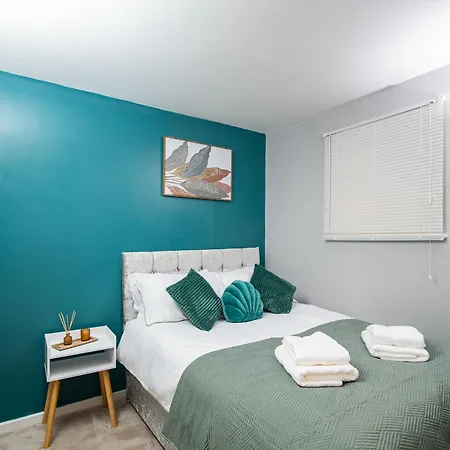 2 Bed Leeds Train Station View Apartment Leeds (West Yorkshire)